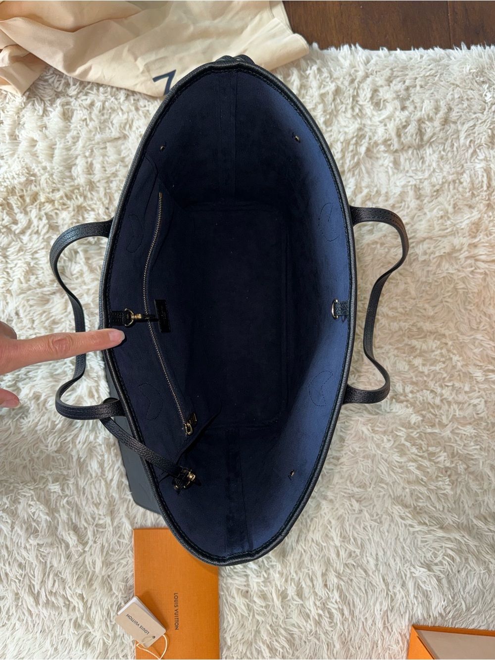 Louis Vuitton Black Monogram Neverfull MM - Picture 4 of 8